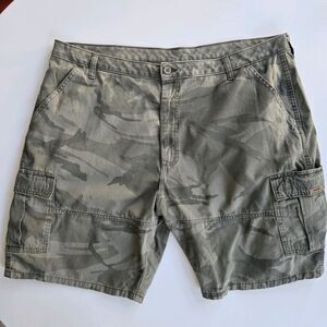 Vintage Camo Cargo Shorts Wrangler Men's Size 42 Large Pockets Soft & Broken In